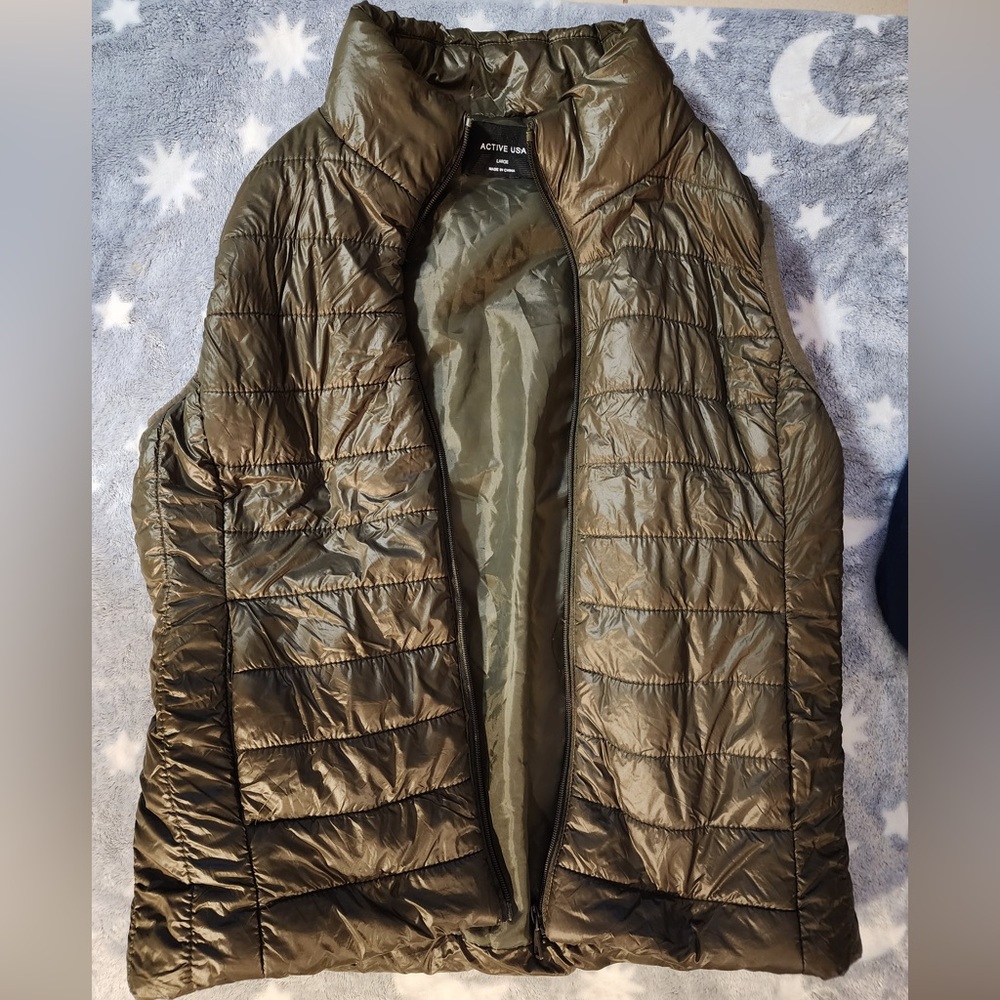 NWOT Active USA Olive Green Puffer Vest Size L